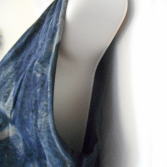 NWT Sleeveless big cat shirt, shades of blue - Picture 5 of 7